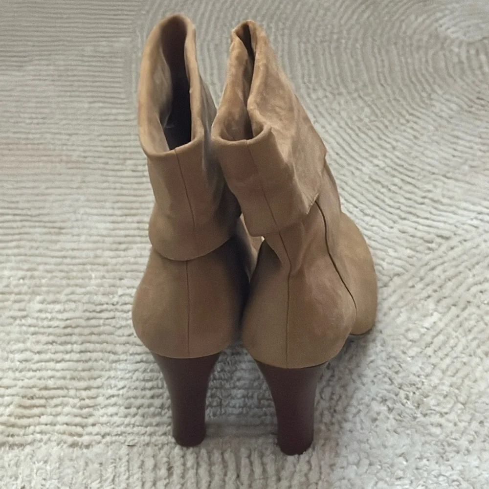 Nine West Pegeen‎ suede boots above ankle booties heels Sz 8 1/2